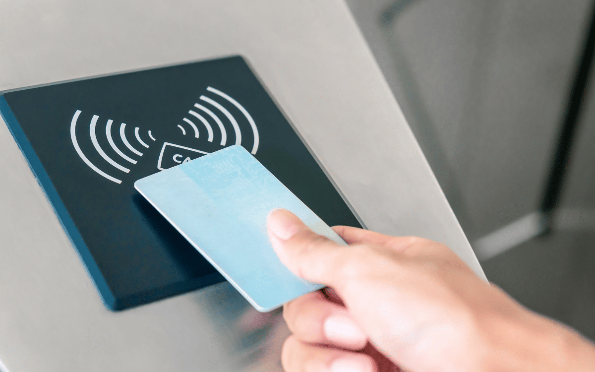 Control de entradas mediante tecnología de identificación avanzada