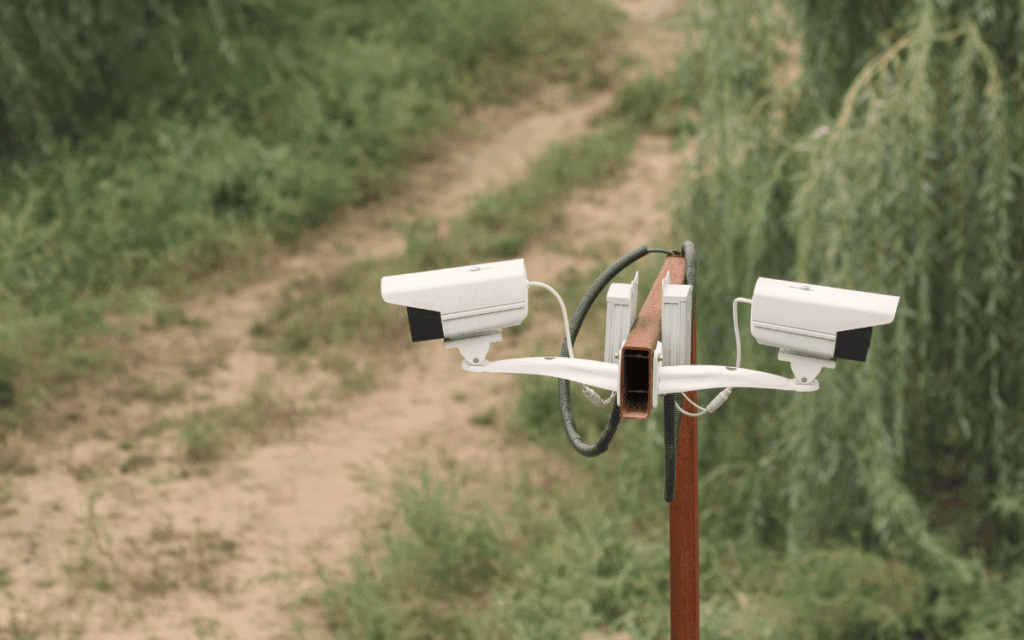 Instalación profesional de cámaras de vigilancia en portal comunitario